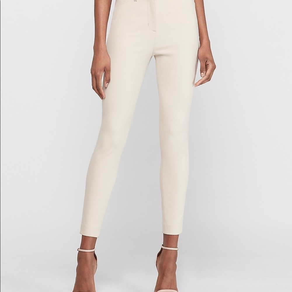 Khaki High waisted textured skinny pant.